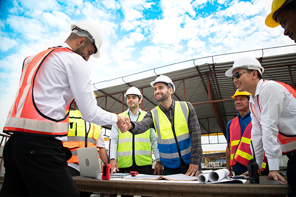 Daily Safety Meetings | Geer Structural Construction Construction crew conducting a daily jobsite safety meeting before structural steel work begins.